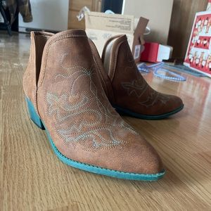 Shorty boots